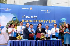 Lãnh đạo hai bên tham gia ký kết. (Nguồn: BaoVietBank)