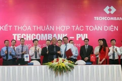 Lãnh đạo hai bên tham gia ký kết. (Nguồn: Techcombank)