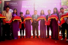 Lãnh đạo TPBank cắt băng khai trương chi nhánh. (Nguồn: TPBank)