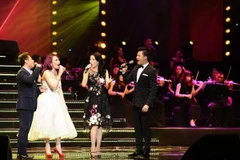 Những tên tuổi nổi tiếng của làng nhạc Việt hòa ca “Sống như những đóa hoa”. (Nguồn: VietinBank)