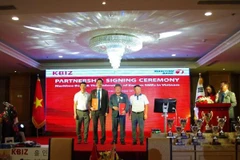 Lãnh đạo hai bên tham gia ký kết. (Nguồn: Maritime Bank)