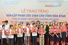 Chương trình an sinh xã hội của Tổng Liên đoàn Lao động và VietinBank tại Hòa Bình. (Nguồn: VietinBank)