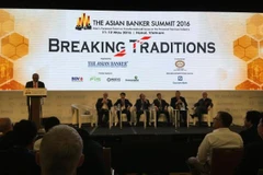 Thủ tướng Nguyễn Xuân Phúc cùng các đại biểu tham dự hội nghị. (Ảnh: PV/Vietnam+)