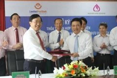 Lãnh đạo hai bên tham gia ký kết. (Nguồn: LienVietPostBank)