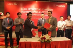 Lãnh đạo hai bên tham gia ký kết. (Nguồn: Maritime Bank)