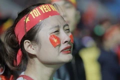 Nhiều cổ động viên có mặt tại sân vận động Mỹ Đình vẫn không thể kìm được những giọt nước mắt khi đội tuyển chịu thua ở những phút cuối cùng trong trận chung kết Giải U23 châu Á 2018.