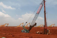 Thi công cọc khoan nhồi móng nhà ga hành khách sân bay Long Thành. (Ảnh: Công Phong/TTXVN)