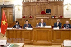 Chủ tịch Quốc hội Vương Đình Huệ và Chủ tịch Quốc hội Hungary chủ trì Toạ đàm lập pháp. (Ảnh: Doãn Tấn/TTXVN)