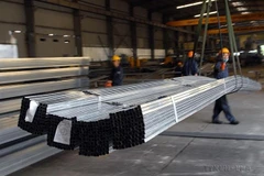 Sản xuất ống thép hộp tại Công ty Cổ phần Thép Việt Đức (Vĩnh Phúc). (Ảnh minh họa: Danh Lam/TTXVN)