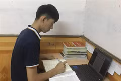 Em Trương Tuấn Anh - thủ khoa khối C của tỉnh Thái Bình. (Ảnh: TTXVN phát)