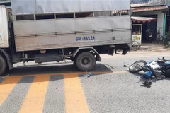 Một vụ tai nạn giao thông giữa xe môtô và xe tải trên địa bàn huyện Tam Nông, tỉnh Đồng Tháp. (Ảnh: Nhựt An/TTXVN)