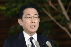 Thủ tướng Nhật Bản Kishida Fumio phát biểu với báo giới tại Tokyo. (Ảnh: Kyodo/TTXVN)