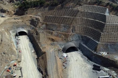 Hầm Dốc Sạn thuộc dự án thành phần tuyến cao tốc Nha Trang-Cam Lâm (Khánh Hòa) có tổng vốn đầu tư 1.200 tỷ đồng, do Ban Quản lý dự án Đường Hồ Chí Minh (Bộ Giao thông Vận tải) là đại diện quản lý Nhà nước, giám sát thi công; Công ty TNHH Đầu tư đường cao 