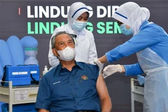 Một điểm tiêm vaccine ngừa COVID-19 tại Putrajaya, Malaysia. (Ảnh: AFP/TTXVN)