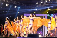 [Photo] Top 12 Hoa khôi Áo dài nóng bỏng với bikini đêm chung kết 