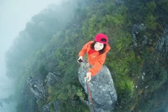 [Photo] Thiên nhiên hùng vĩ nhìn từ "sống lưng khủng long" Tà Xùa 