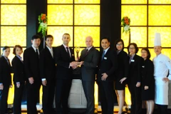 Mövenpick Hà Nội nhận danh hiệu "Khách sạn cao cấp bậc nhất thành phố"