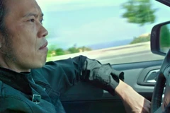 Nghệ sỹ Hoài Linh “chất lừ” trên môtô phân khối lớn trong phim mới