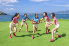 Chiều qua (ngày 25/9), các thí sinh đã tham gia một buổi chơi bóng bầu dục đầy kịch tính. (Ảnh: BTC)