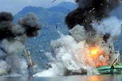 Indonesia tiếp tục đánh chìm tàu đánh cá trái phép nước ngoài