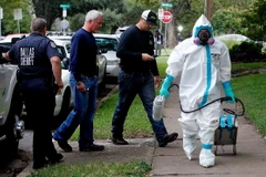 Mỹ: Xác định 132 hành khách cùng chuyến bay với người nhiễm Ebola