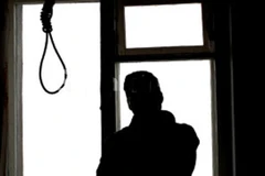 Điều tra nghi can sát hại vợ rồi treo cổ tự sát tại bệnh viện