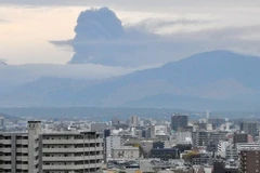 Nhật Bản: Núi lửa phun trào khiến hàng loạt chuyến bay bị hủy