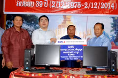 Ngân hàng BIDV hỗ trợ các cơ quan của Lào 170 bộ máy tính 
