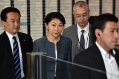 Thủ tướng Nhật Bản Shinzo Abe đón nhận những cú sốc từ chức