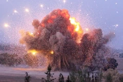 Quân đội Libya không kích thành phố do phiến quân kiểm soát 