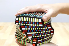 Khối rubic khiến người chơi hoa mắt khi có tới 1014 ô màu