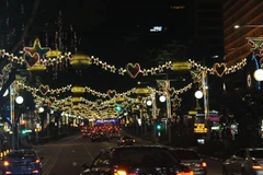 Giáng sinh tràn ngập sắc màu trên đường trung tâm Singapore