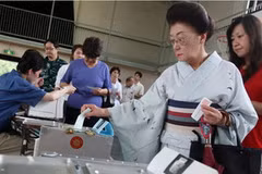 Cử tri Nhật Bản đi bỏ phiếu. (Nguồn: nytimes.com)