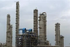 Các nhà máy hóa dầu Nouri tại Assalouyeh, phía nam Tehran. (Nguồn: Reuters)