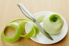 Vỏ táo có tác dụng ngăn ngừa nguy cơ béo phì. (Nguồn: Internet)