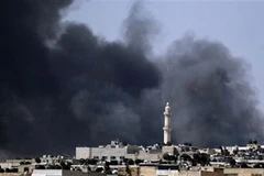 Khói bốc lên từ khu phố Salah al-Din ở trung tâm thành phố Aleppo. (Nguồn: Reuters) 