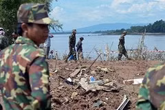 Quân đội Lào có mặt tại hiện trường tham gia công tác cứu hộ (Nguồn: AFP)