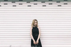 Nếu muốn vóc dáng nổi bật hơn, các quý cô hãy học hỏi fashionista tài năng, lựa chọn các set đồ đơn sắc để tạo tính liền mạch.