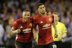 Rashford (phải) lại sắm vai người hùng của Manchester United. (Nguồn: Reuters)