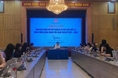 Thứ trưởng Bộ Kế hoạch và Đầu tư Trần Quốc Phương trao đổi thông tin về hội nghị công bố quy hoạch và xúc tiến đầu tư vùng Đồng bằng sông Cửu Long, ngày 18/6. (Ảnh: Vietnam+)