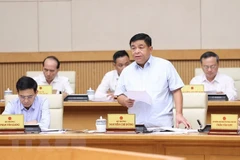 Bộ trưởng Bộ Kế hoạch và Đầu tư Nguyễn Chí Dũng báo cáo tình hình kinh tế-xã hội tháng Tám và 8 tháng năm 2022; tình hình triển khai thực hiện Nghị quyết số 01/NQ-CP của Chính phủ. (Ảnh: Dương Giang/TTXVN)