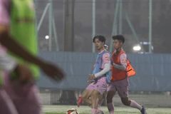 Các cầu thủ trong buổi tập tối 14/3. (Nguồn: VFF)