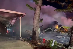 Cháy lớn xảy ra sau vụ rơi máy bay. (Nguồn: fox13news)