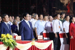 Thủ tướng Phạm Minh Chính và các đại biểu dự Lễ kỷ niệm 420 năm hình thành tỉnh Quảng Bình, 75 năm ngày Quảng Bình quật khởi và 35 năm ngày tái lập tỉnh. (Ảnh: Dương Giang/TTXVN)