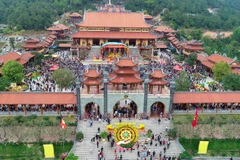 Chùa Ba Vàng tọa lạc trên lưng chừng núi Thành Đẳng, thuộc Phường Quang Trung, Thành phố Uông Bí. (Ảnh: TTXVN phát)