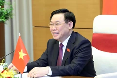 Chủ tịch Quốc hội Vương Đình Huệ điện đàm với Chủ tịch Thượng viện Campuchia Samdech Techo Hun Sen. (Ảnh: Nhan Sáng/TTXVN)