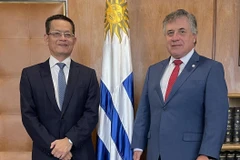 Bộ trưởng Ngoại giao Uruguay Omar Paganini tiếp Đại sứ Việt Nam Dương Quốc Thanh. (Ảnh: Diệu Hương/TTXVN)