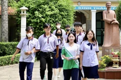 Các thí sinh nhận xét đề thi dễ nhưng hơi dài, có tính phân hoá cao. (Ảnh: Hồng Giang/TTXVN)