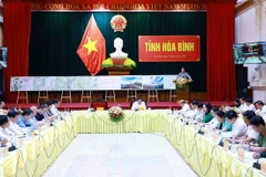 Thủ tướng Phạm Minh Chính làm việc với Ban Thường vụ Tỉnh ủy Hòa Bình. (Ảnh: Dương Giang/TTXVN)