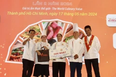 Đại diện các đơn vị nhận vinh danh các thương hiệu bánh mỳ nổi tiếng và đầu bếp đoạt giải trong cuộc thi quốc tế. (Ảnh: Mỹ Phương/TTXVN)